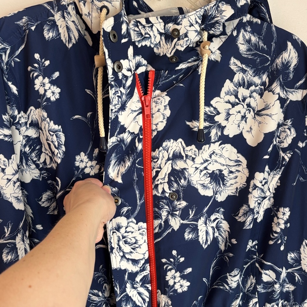 Talbots women Floral Hooded Raincoat Jacket Navy/White mismatch buttons fun 2X - Picture 6 of 11